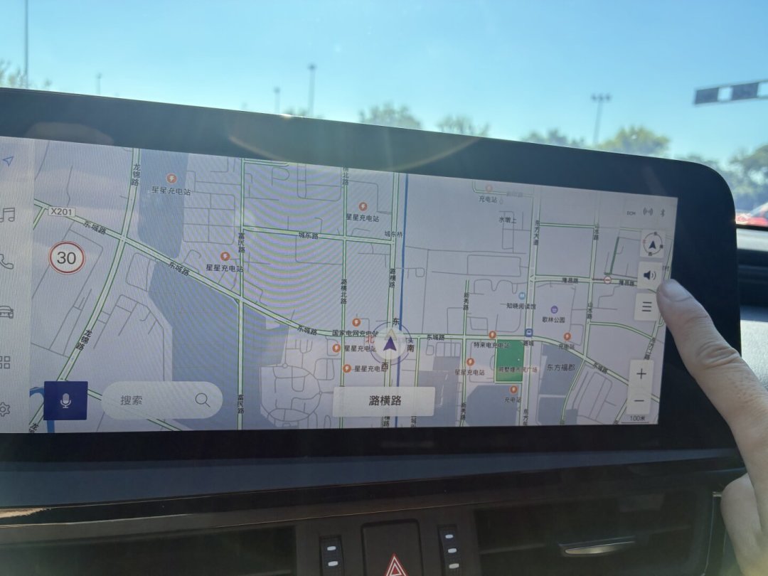 同样是CarPlay,为啥别人的导航更聪明?三个App怎么选、功能差在哪,一次说清