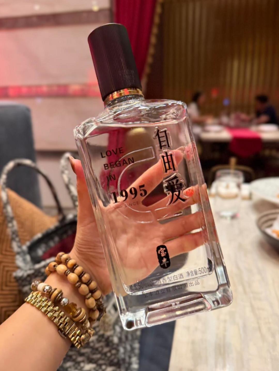 白酒不好卖,光瓶酒却悄悄卖到2000亿:名酒59-88元的光瓶酒,哪款值得当口粮?