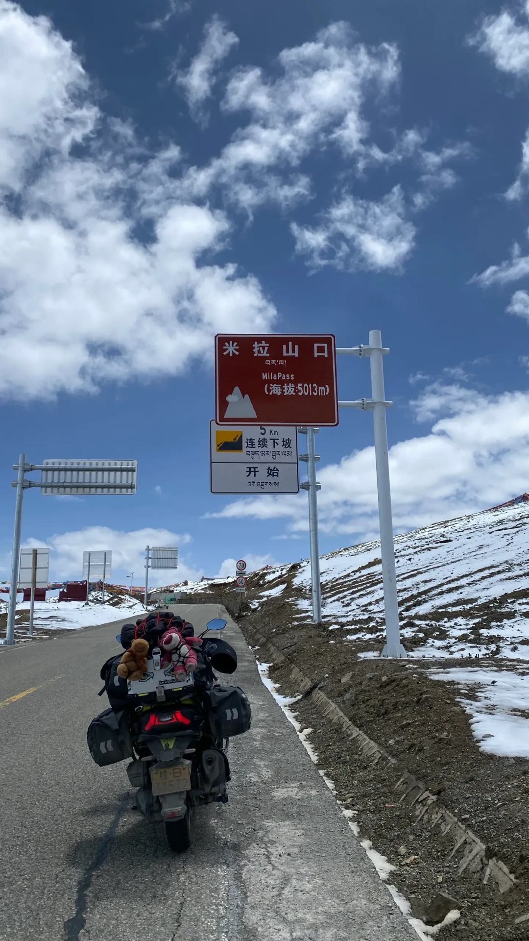 摩旅有人摔20多次被摩友扶起,有人暴雨里独自摔了只能放声大哭:单人还是组队,先算清这笔风险账