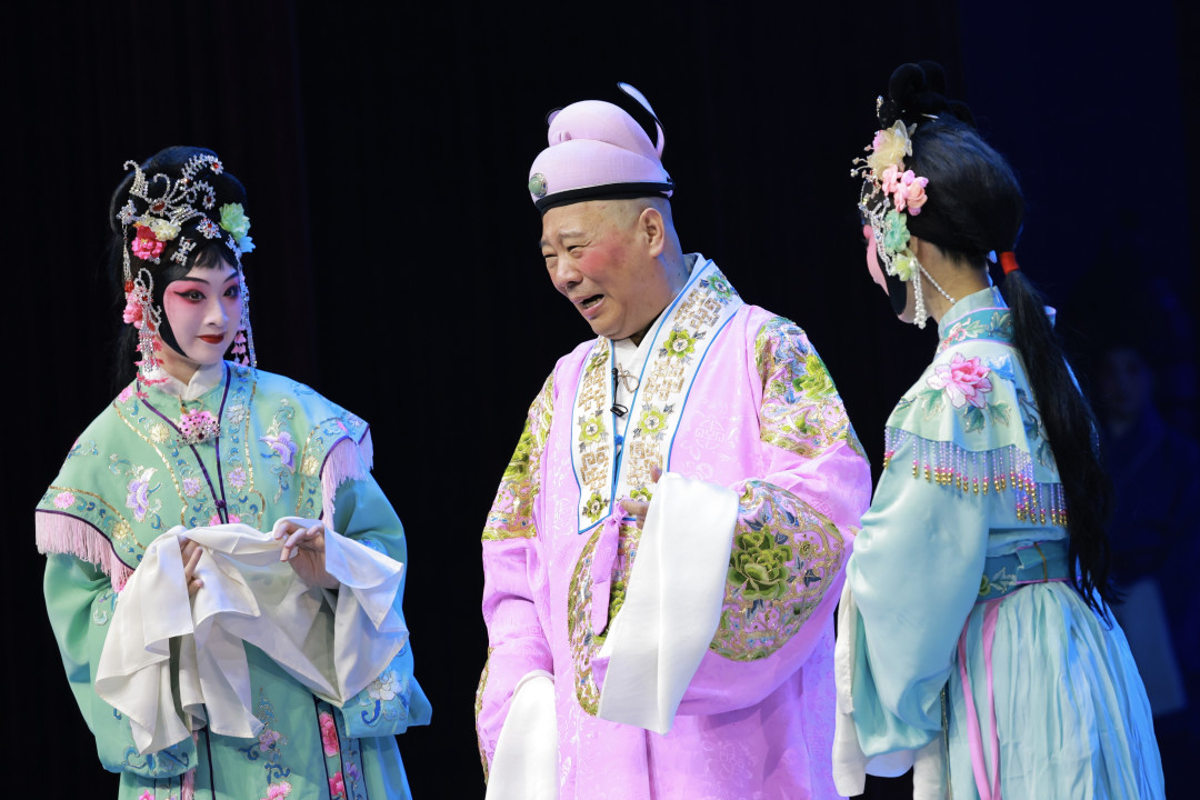 郭德纲的《济公活佛》一夜出圈：八本、十年、比相声还热闹的京剧，到底值不值一张票
