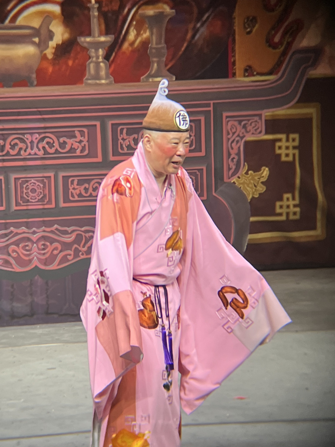 郭德纲的《济公活佛》一夜出圈：八本、十年、比相声还热闹的京剧，到底值不值一张票