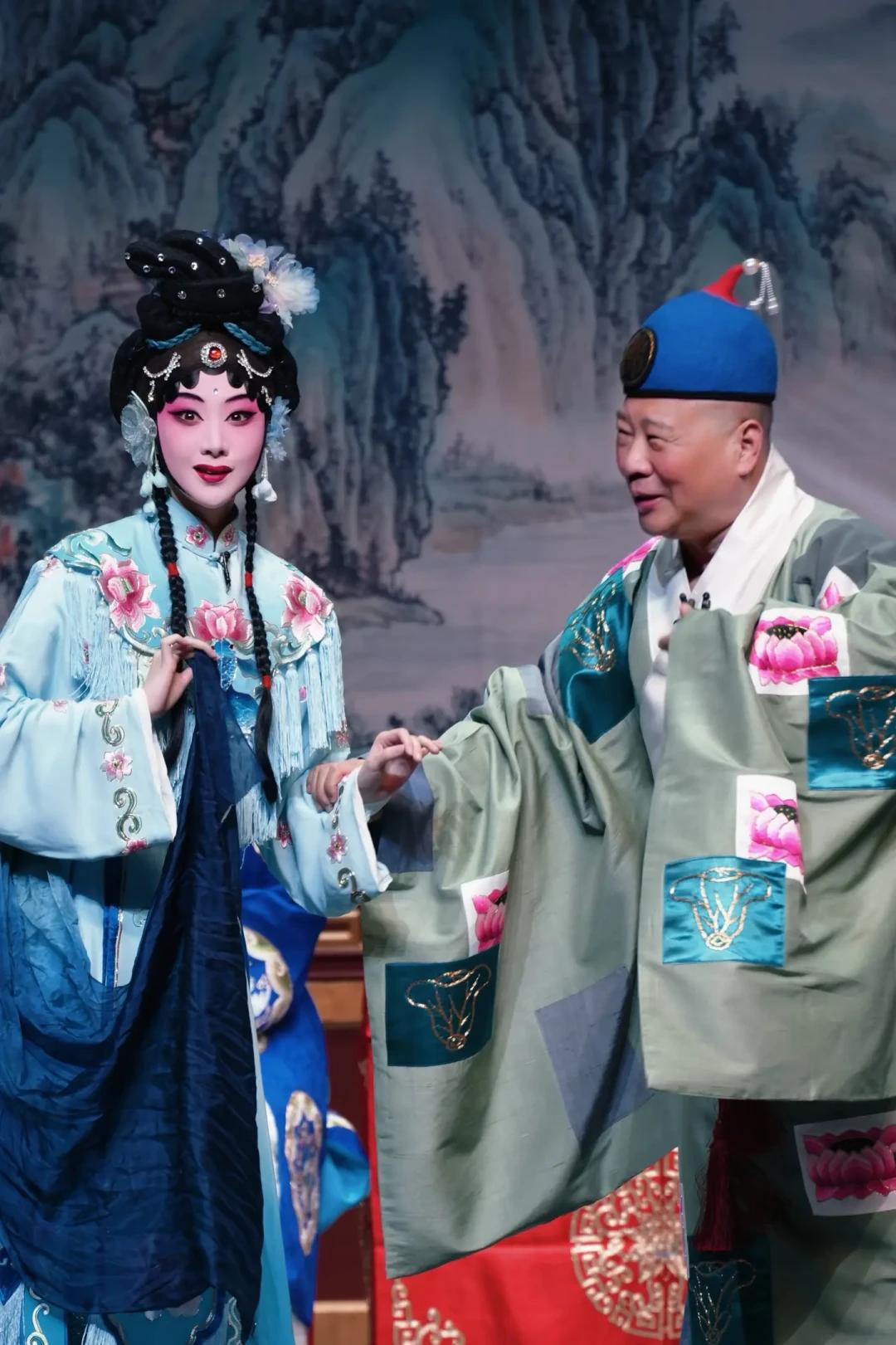 西安演出提前1天被取消,下一站烟台3天后开演:跨城追郭德纲巡演的人,更大的赌注是机酒