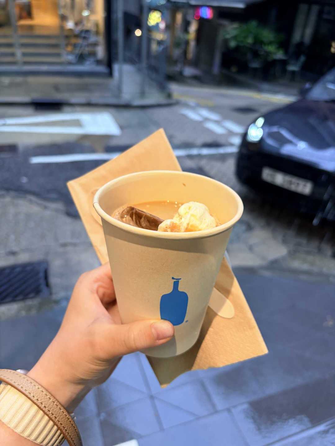 排队5小时，4年却只开15家店：被瑞幸大股东收购的蓝瓶，终于开始提速了