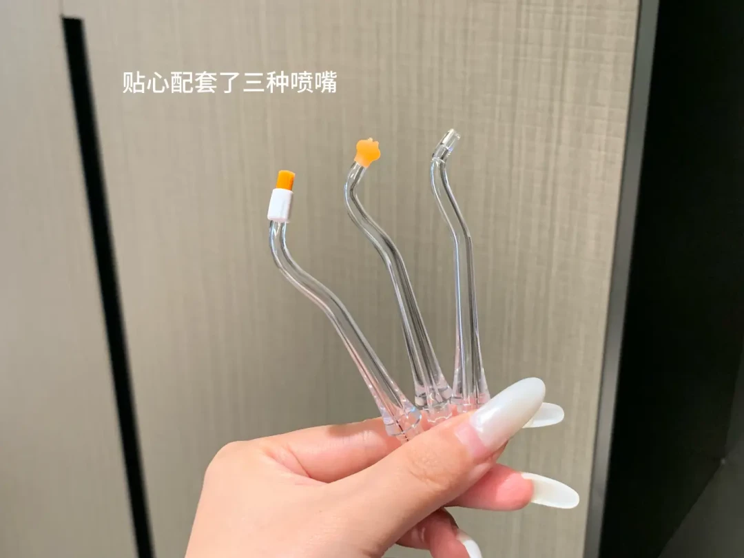 能让牙龈萎缩“长回来”、替代洗牙？usmile小光环冲牙器的种草帖刷到七夕前夜：我翻了20篇高赞帖，翻译了三句经不起推敲的承诺