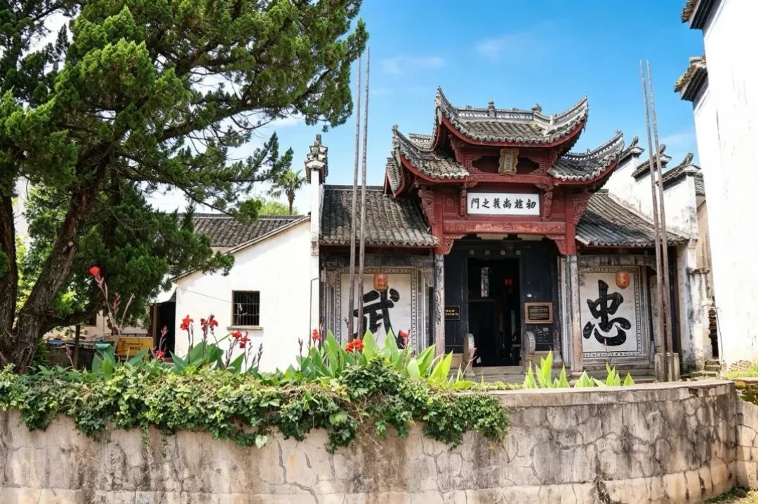 背不背得出《出师表》,决定了你这趟诸葛亮故居要不要掏门票钱