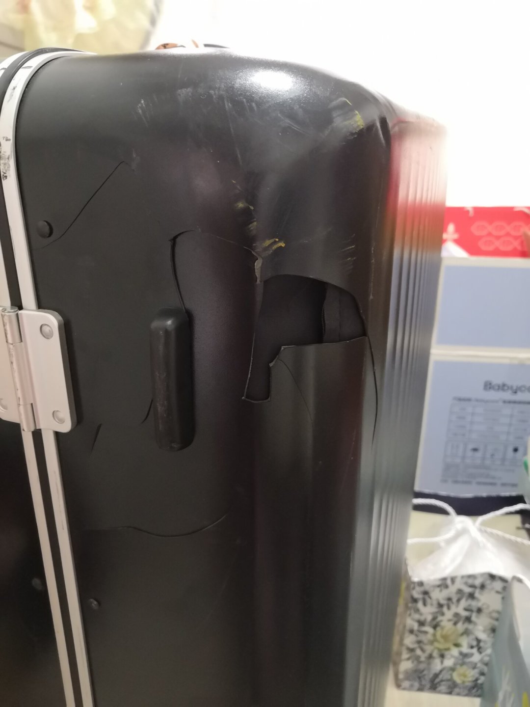 新秀丽托运被摔坏,航司开口只赔200:翻完20多起真实案例,能赔多少看这三个数