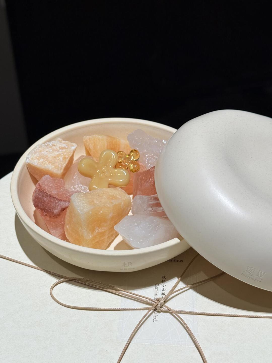 桂花还没开,香氛品牌已经打起来了:4瓶“瓶装秋天”横评,谁是真香谁是投放