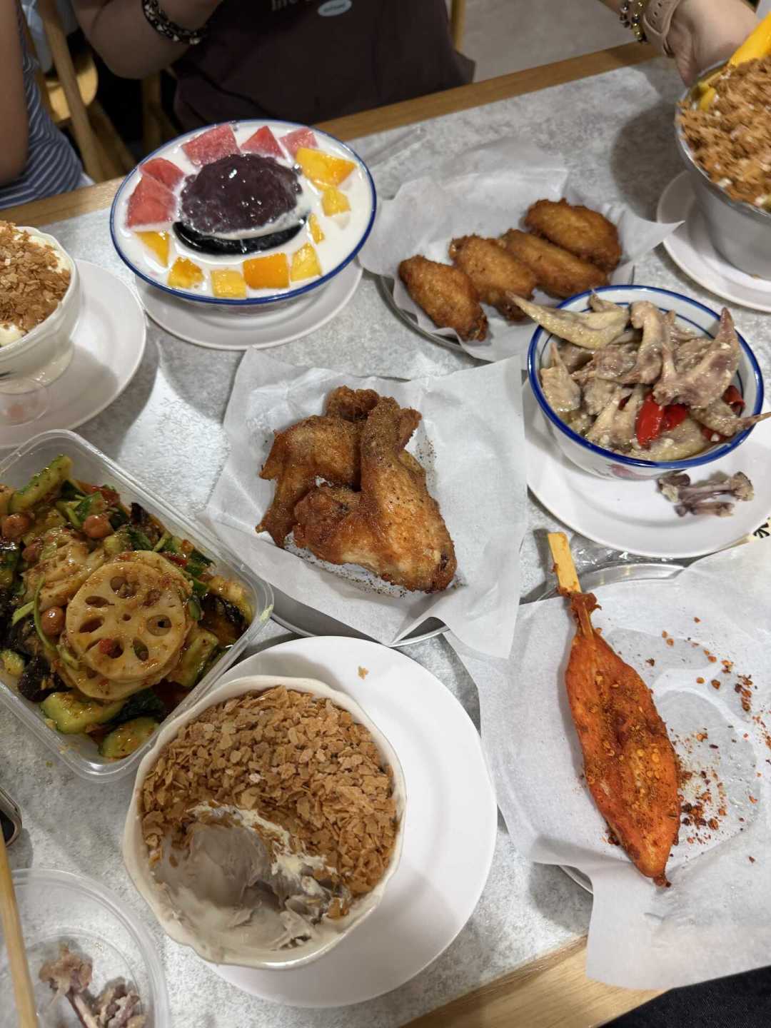 排队4小时吃一碗28元的绵绵冰,值吗?把这家网红糖水的账算完,结论分三种
