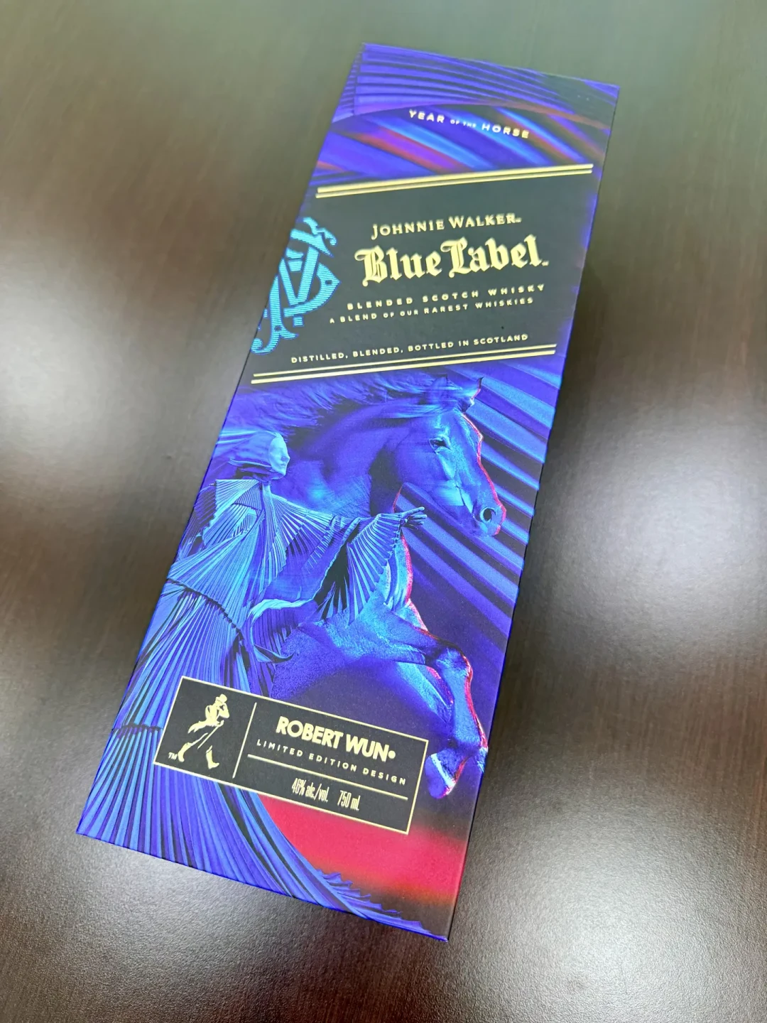尊尼获加生肖蓝牌12年集齐一轮:马年款有两匹