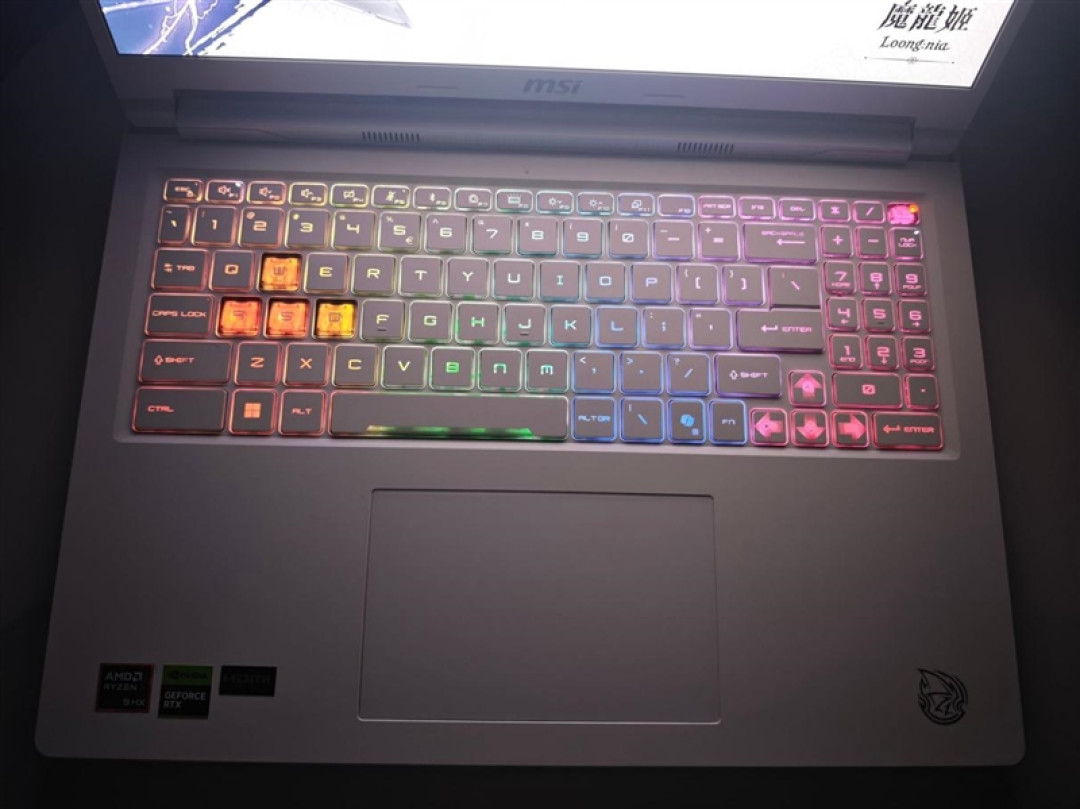 谁说高性能本只能黑色!微星神影16 魔龙姬限定款 锐龙版笔记本评测:星云白也有满血实力
