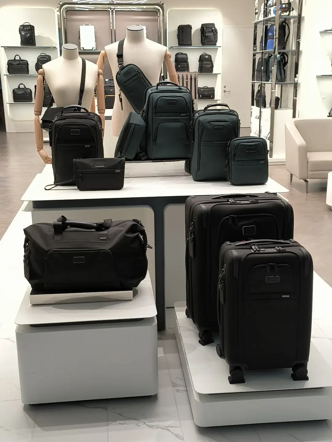 TUMI特卖本周三开抢:利润又降17%,8月折扣窗口是真的,但别把奥莱特供当专柜款