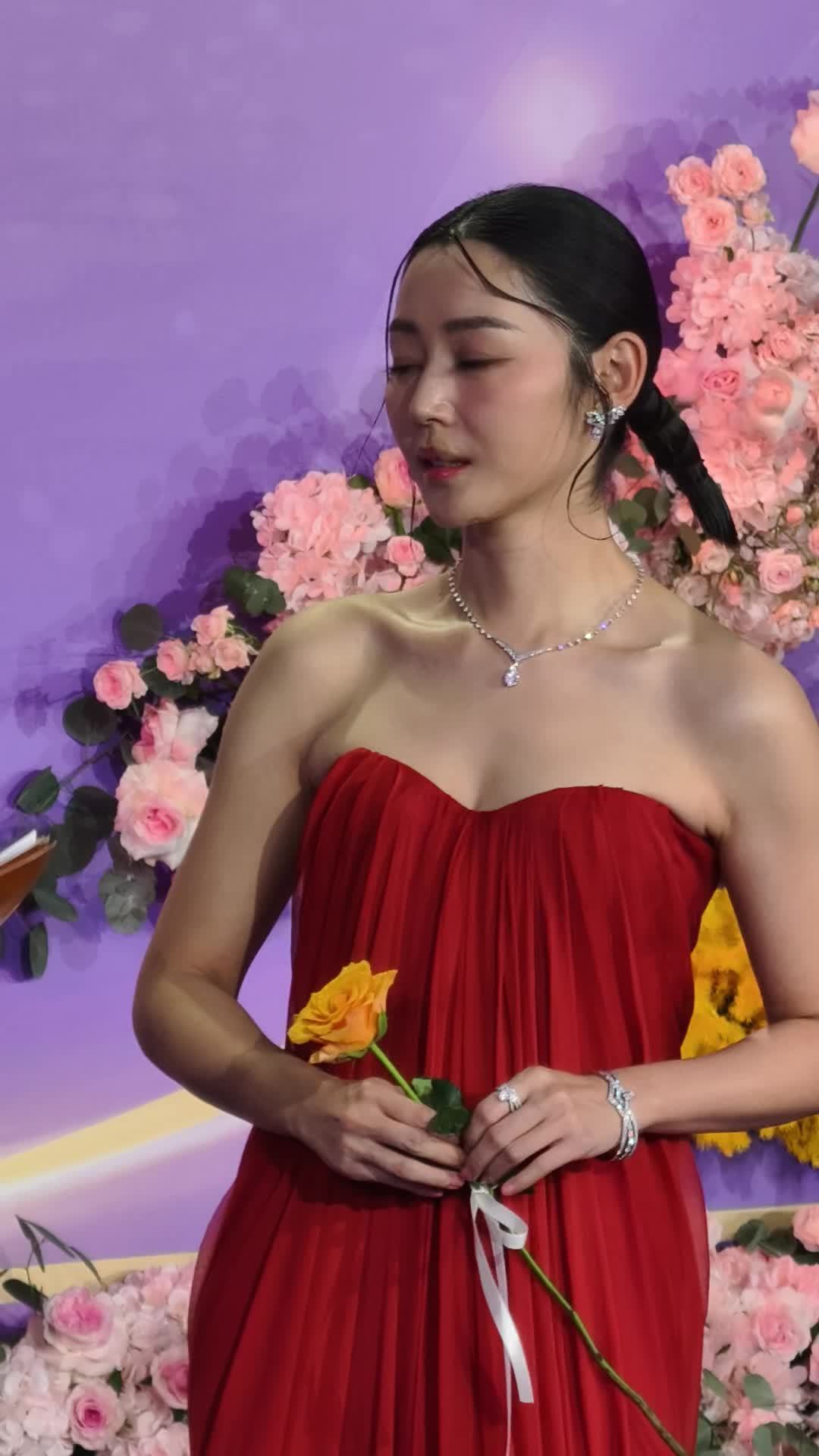 电影粉补课黄子华TVB剧:《男亲女爱》优酷和埋堆堆删得不一样,《栋笃神探》结局先做心理建设