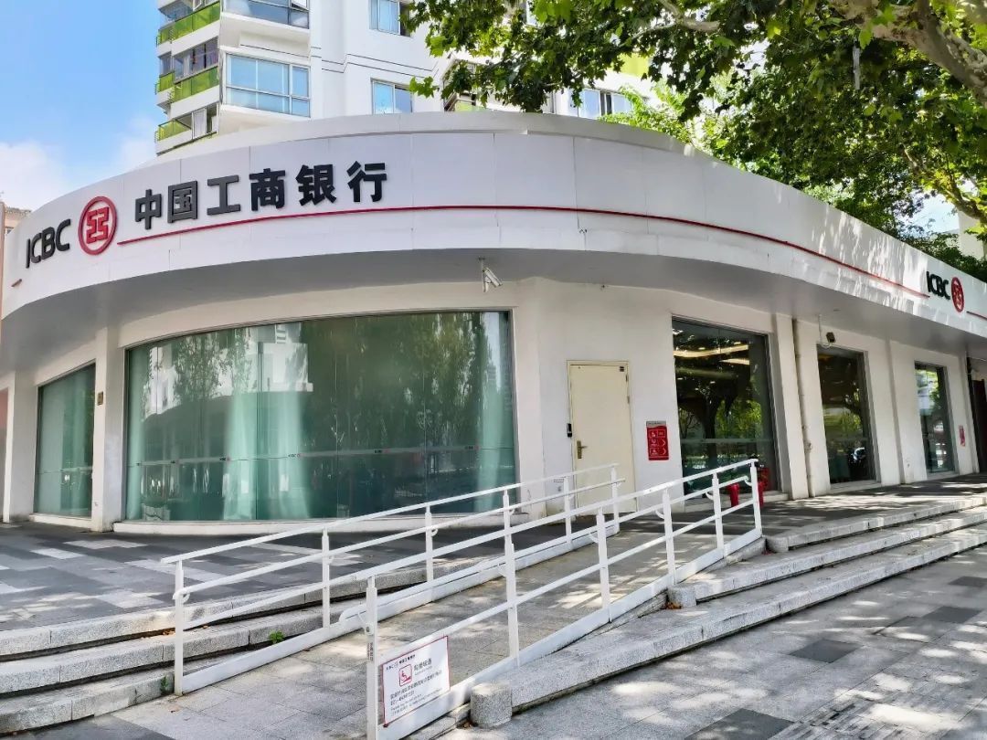 四大行紧急辟谣“存100万解锁5.25%利息”:真实利率基准+三步核验法
