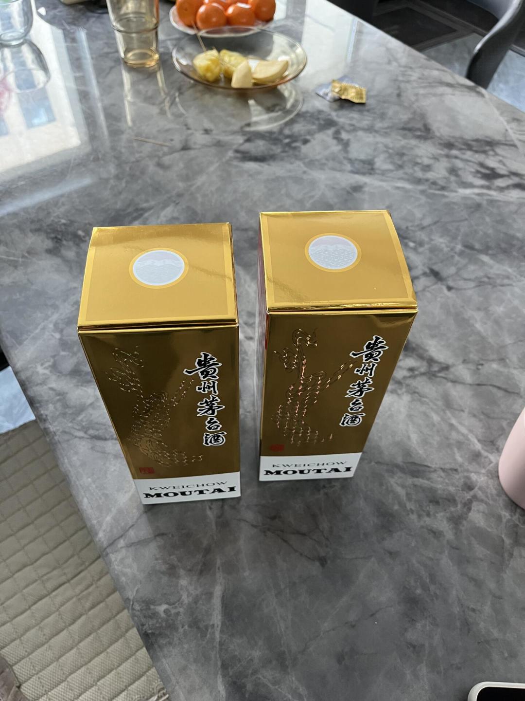 股价跌破1300元,飞天瓶价却一年涨4轮:中秋买酒怎么买