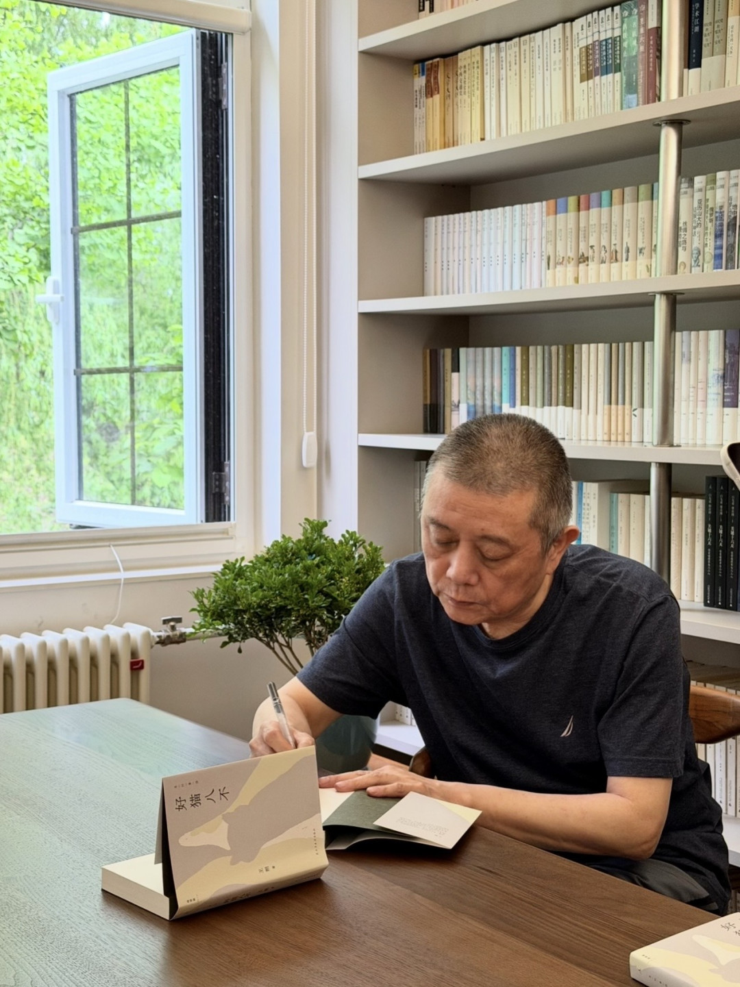 王朔明天68岁：他今年的“复出”有三条路，哪条值得花钱、哪条看免费、哪条别碰