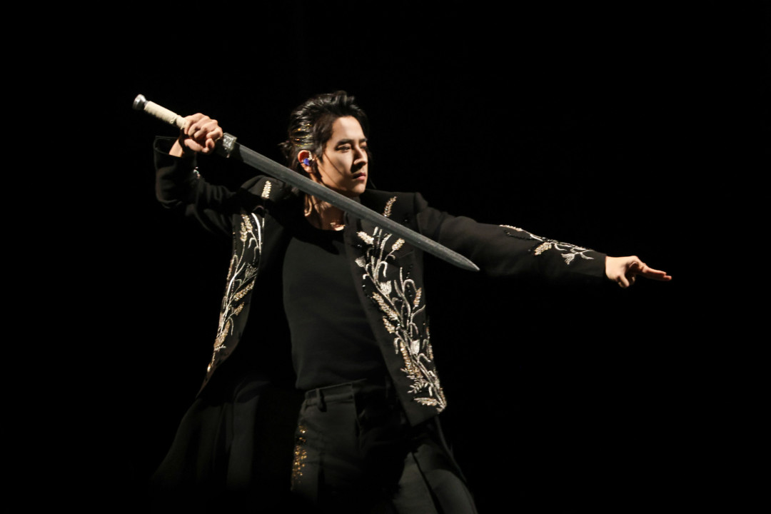 王赫野搓澡、曾辉打车:披哥6初舞台,成了“驯服四肢”大赛