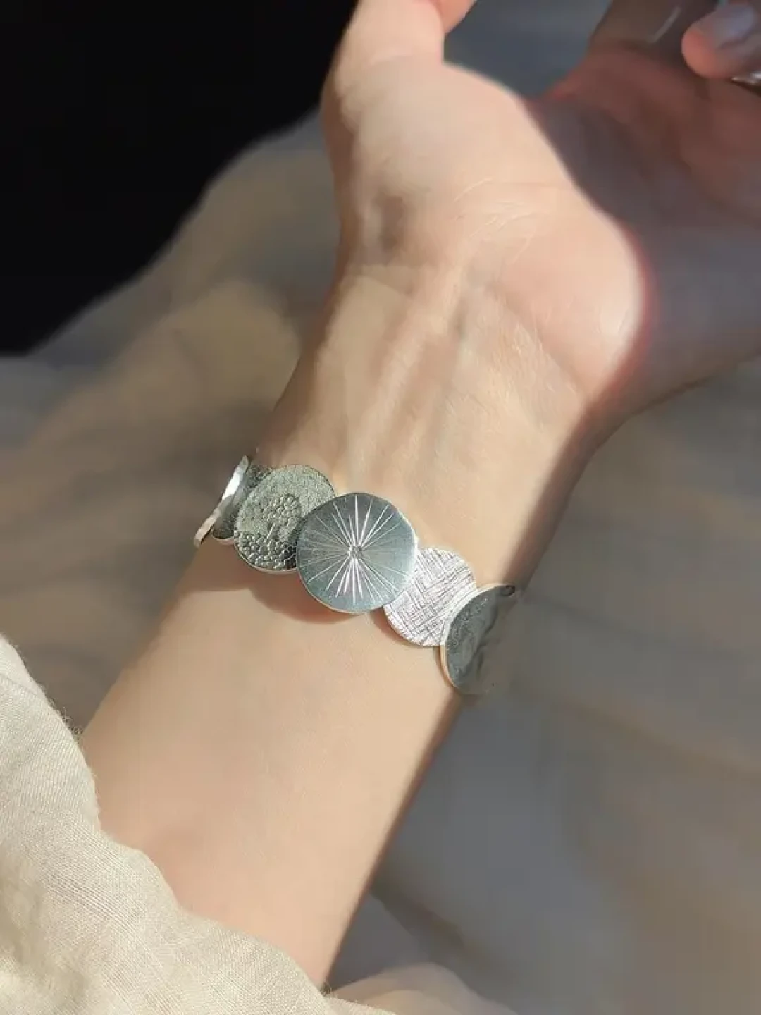 银价16块一克,银手镯却有人卖58:七夕前买银饰,这5种千万别掏钱