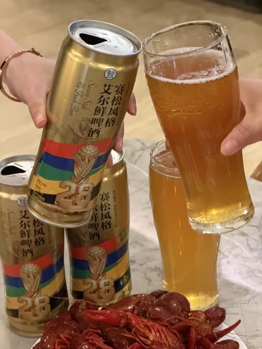 “啤水”争议吵翻天:配料表有大米就是差酒?三派说法挨个查了一遍