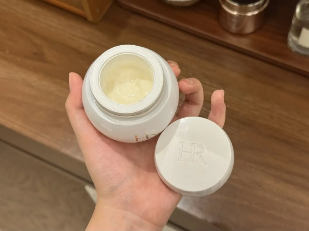 抗老面霜像刮腻子？八月油皮集体换质地：换什么、不换什么，下单前看这张清单
