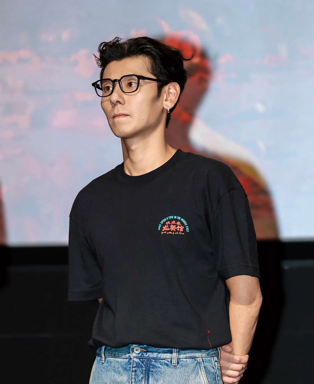 一边被骂“变态眼镜”，一边去掉摄像头众筹100万美元：AI眼镜分化了，买之前先想好站哪边