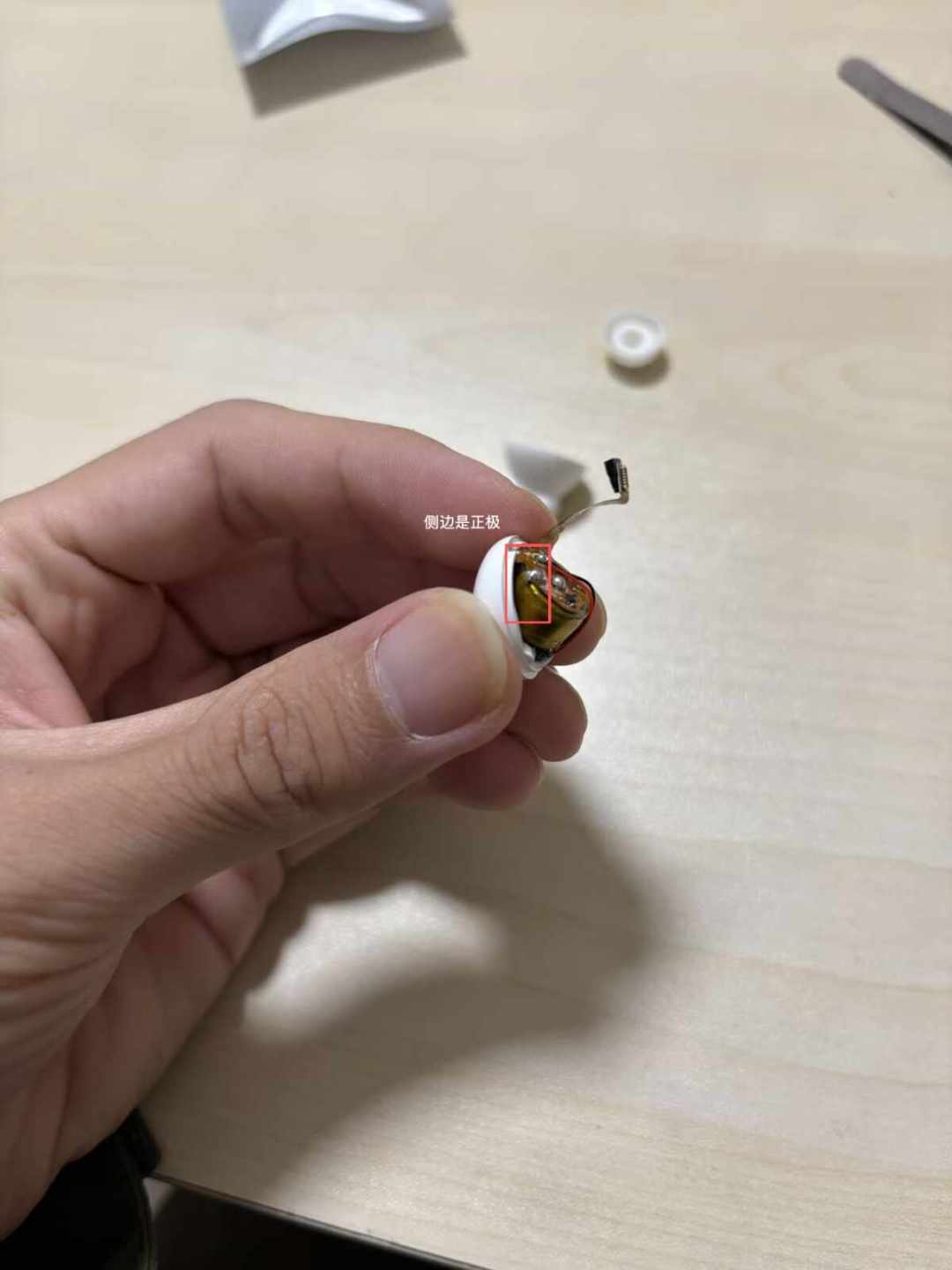 漫步者耳机用到第2年充不进电?翻了40多条投诉维修帖:4条出路一张成本表,最便宜0元