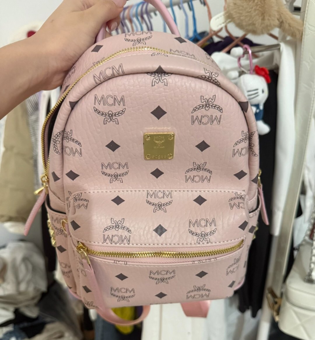 背MCM出门被问“是真的吗”:翻完全网“时代的眼泪”讨论,这波便宜只有3种人适合占