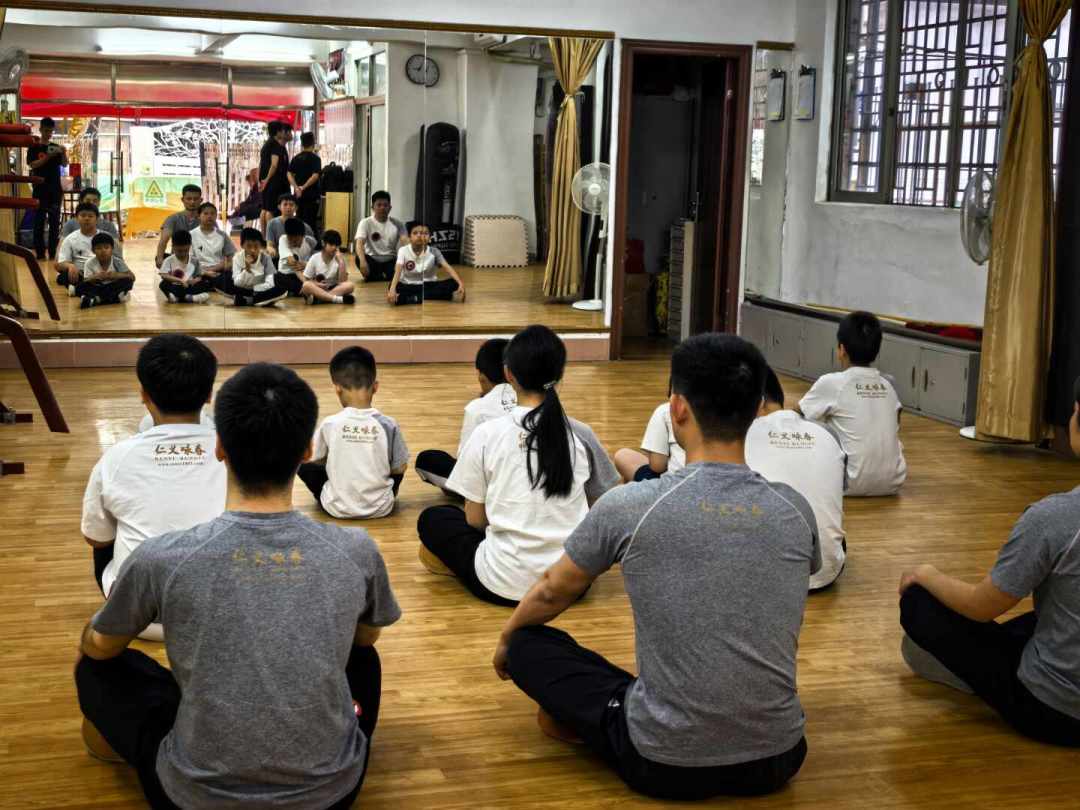 学咏春要花多少钱？从200元一学期的夜校到$1000一小时的私教，六档成本阶梯讲清楚