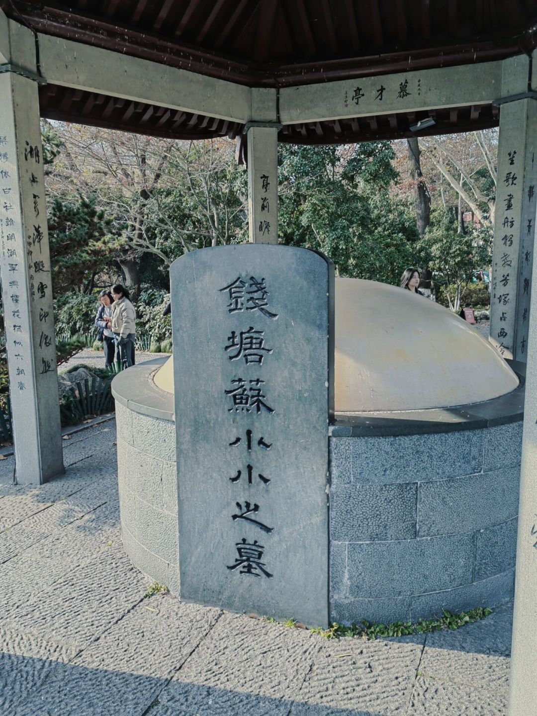 武松墓不在山东,在杭州西湖边:他打的“虎”是贪官,碑上只有七个字