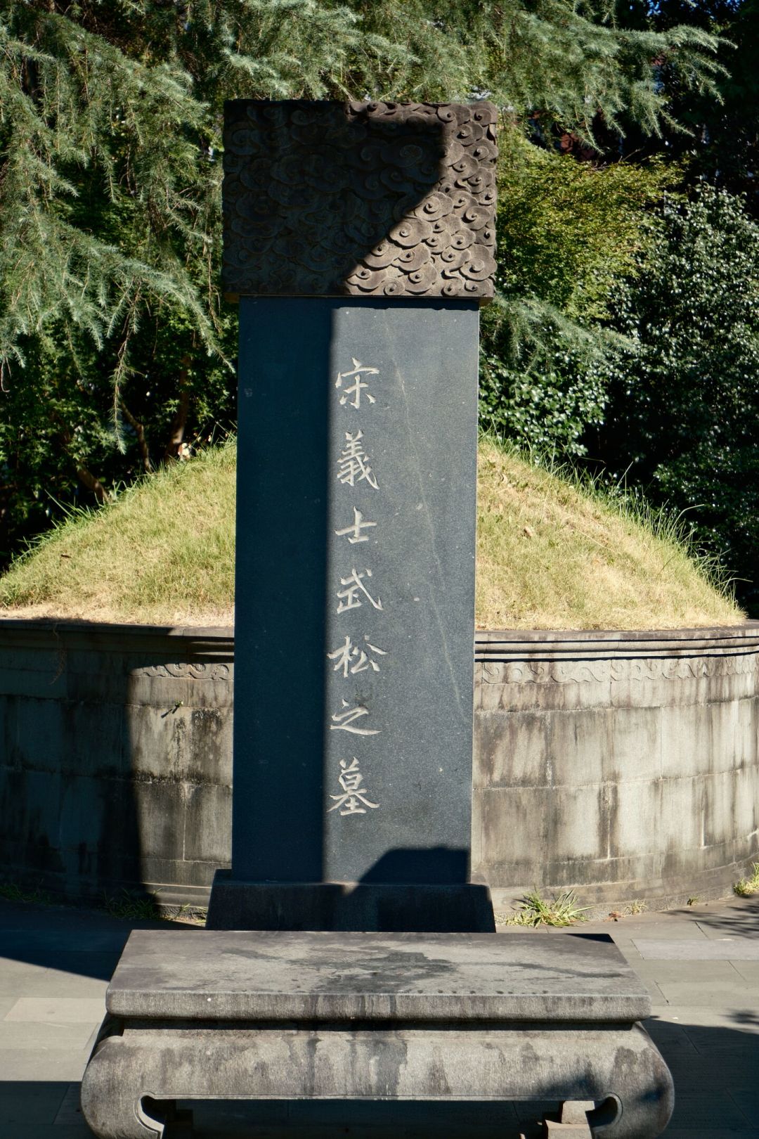 武松墓不在山东,在杭州西湖边:他打的“虎”是贪官,碑上只有七个字
