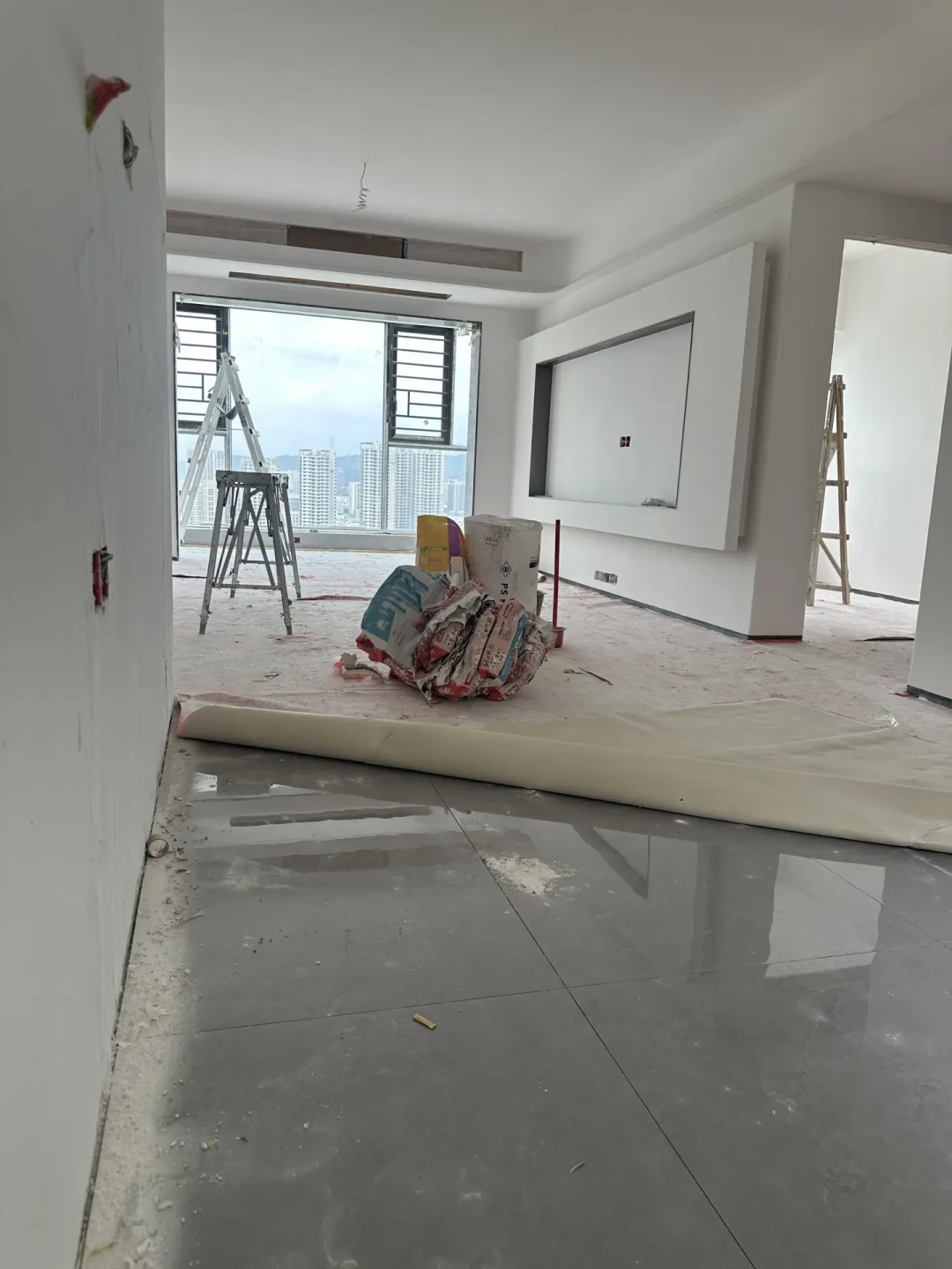 灰色地砖被骂「装修后悔第一名」，我翻完上千条评论和几十篇正反帖：骂错对象了，能不能救看这4个条件