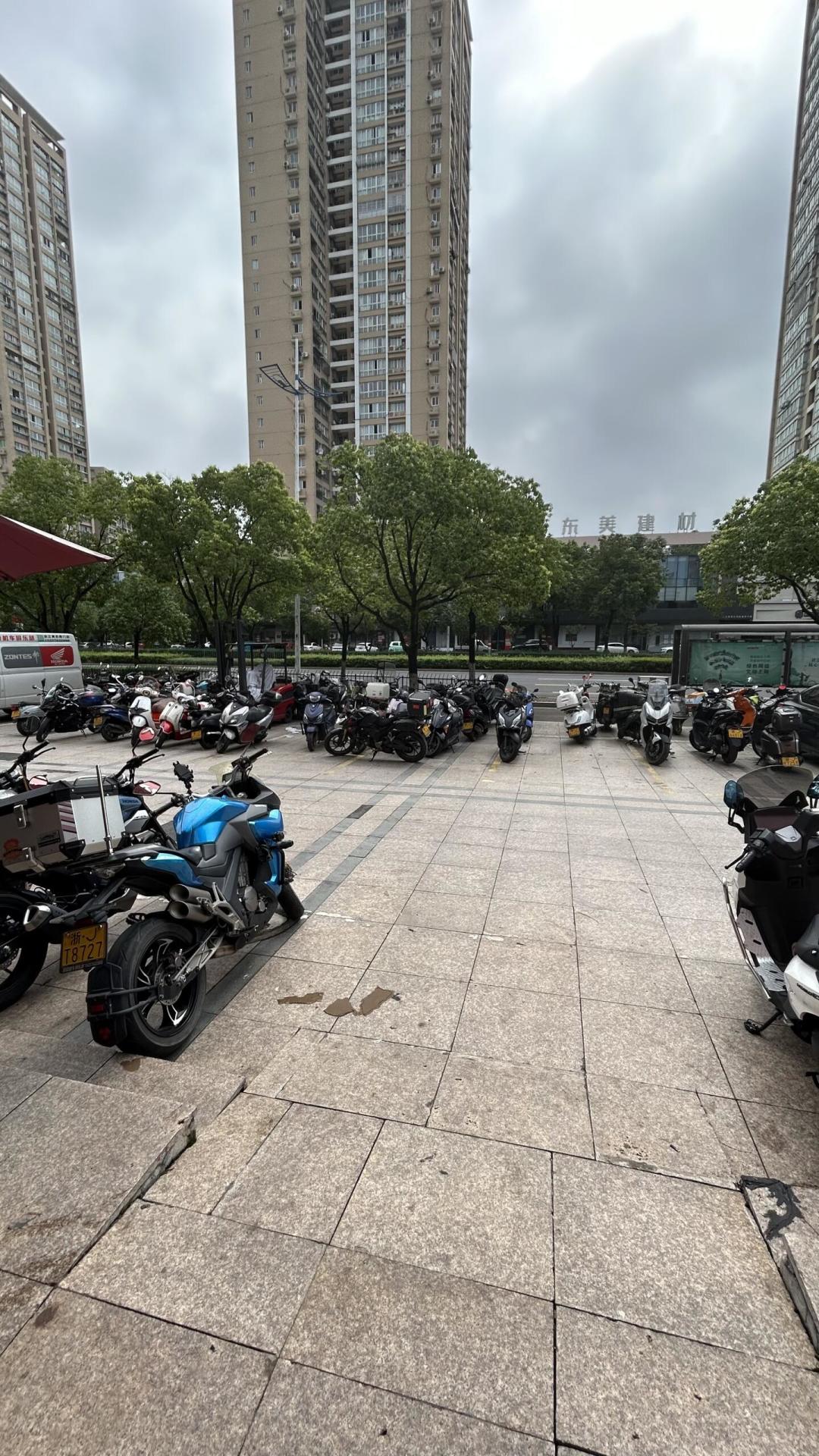 武康路哈雷泡水趴窝被转发4.4万次:车主雨后先做这6项自查,想捡漏二手哈雷的先学会认泡水车