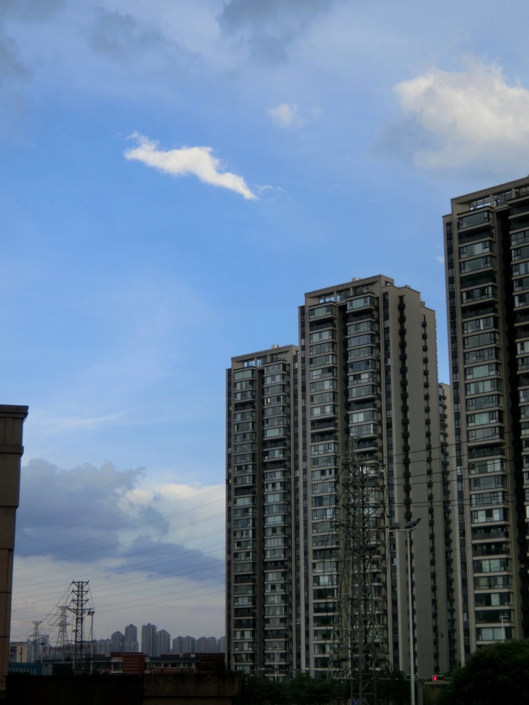 卡西欧CCD拍出来又黄又糊?我把2.5万收藏的参数帖拆开,冷白皮其实就是三个开关