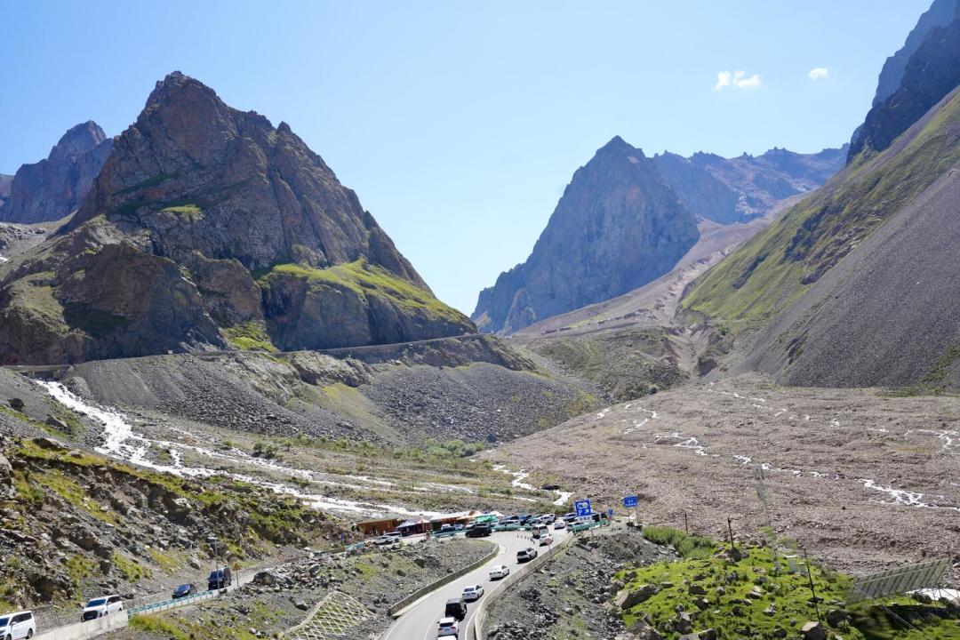 独库公路迎三天中到大雨,高山区还会下雪:8月下旬出发,先看清这个窗口