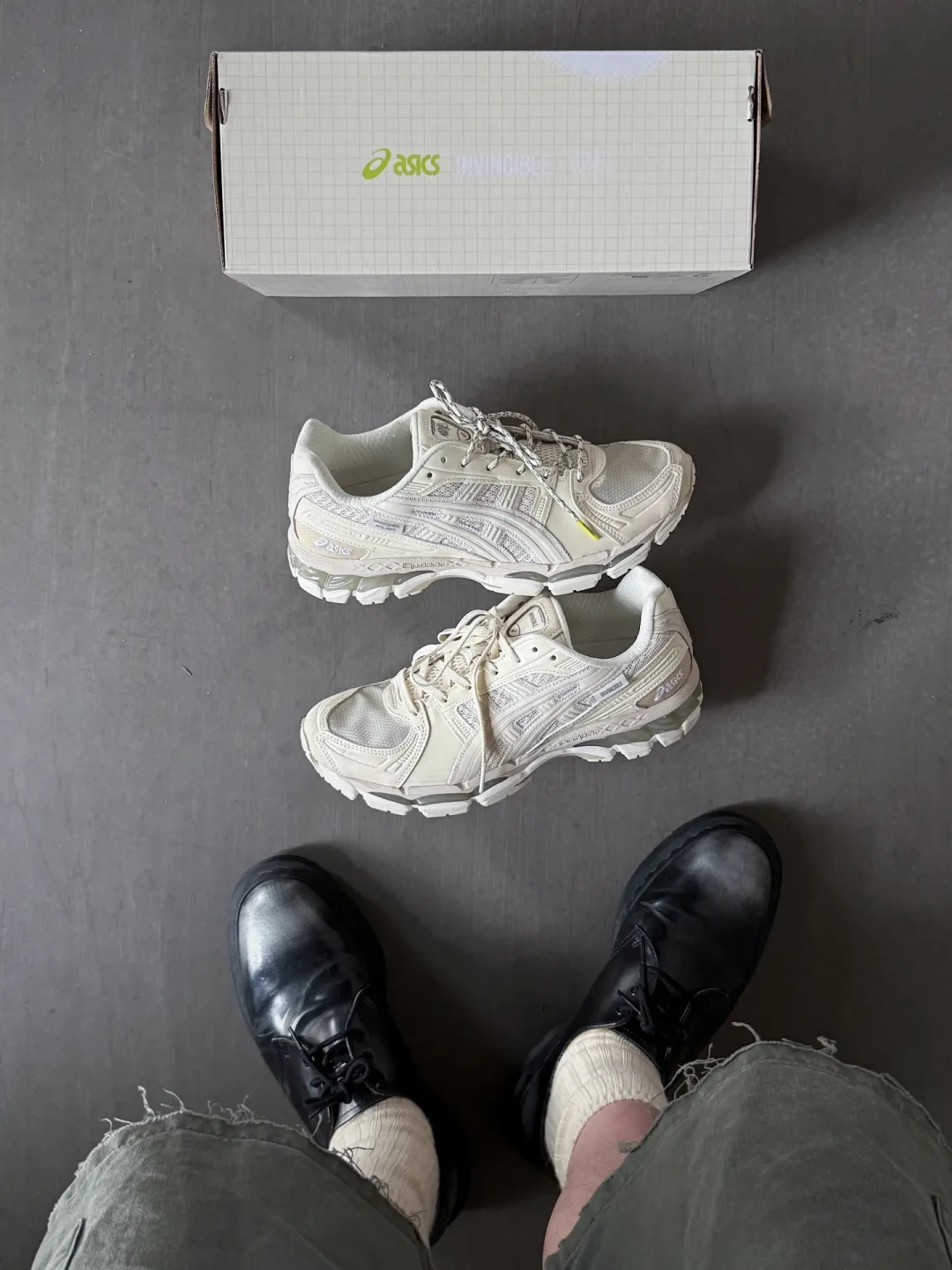 余文乐的三方联名这周日发售：有人说它就是双小白鞋，冲亚瑟士12.1前先搞清三件事