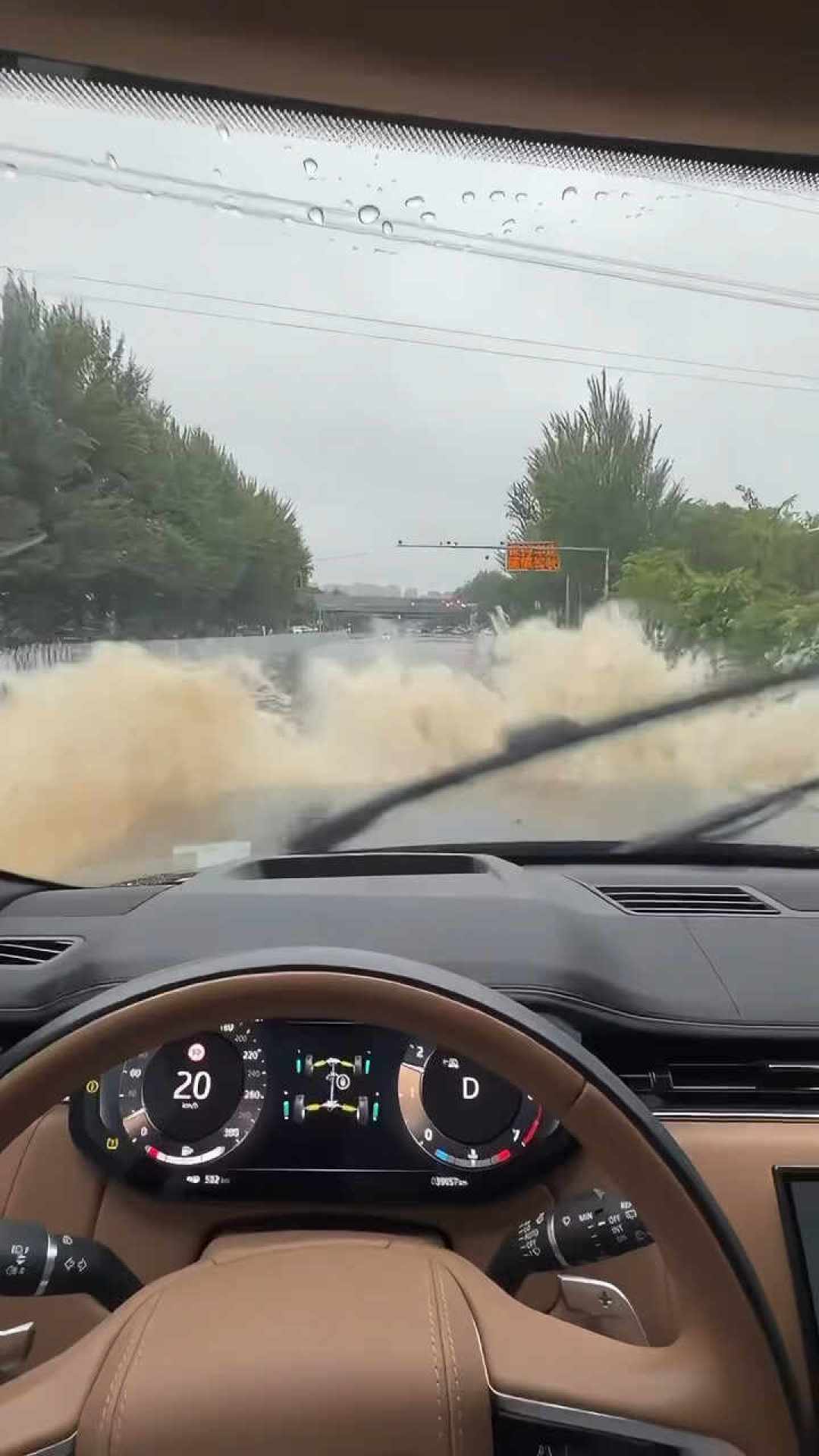 33万全赔,14万拒赔:越野车汛期涉水的三条红线