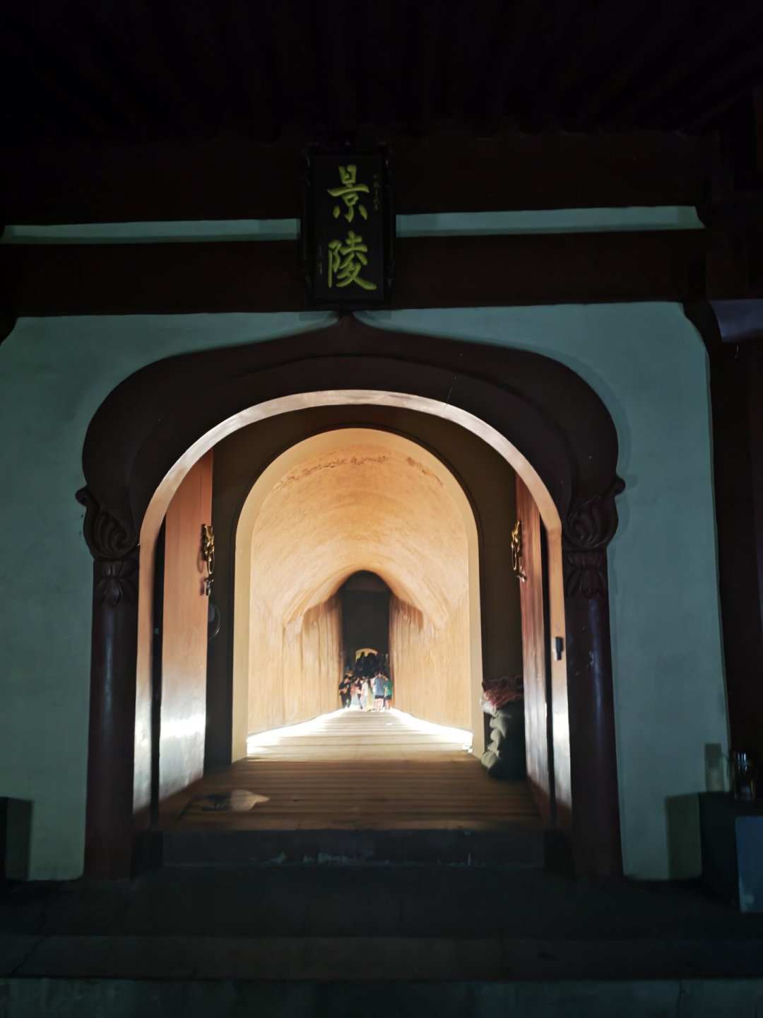 花186元在25座古墓里过夜：洛阳古墓博物馆夜游《情渡北邙》，值得买多少？