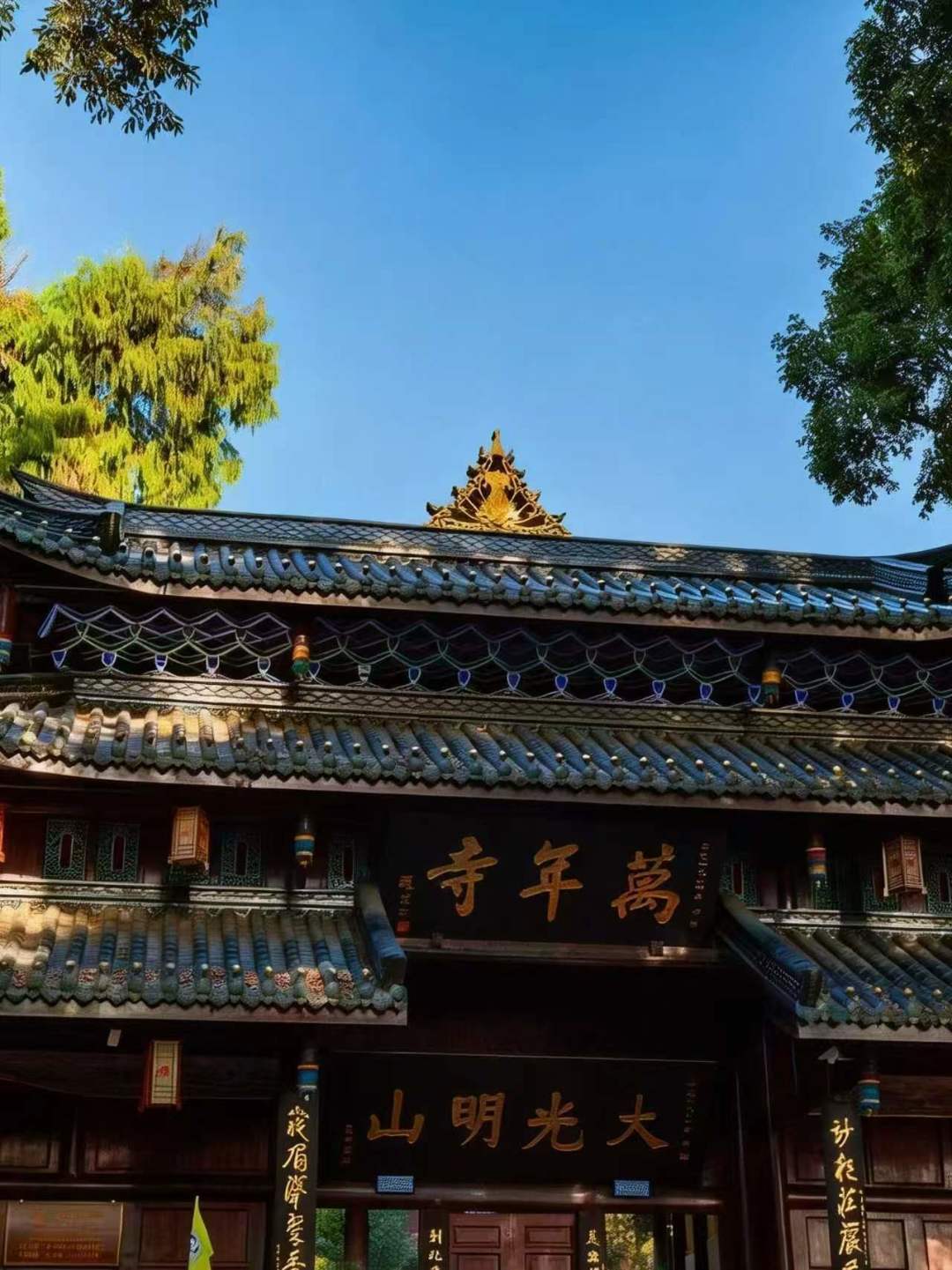 峨眉南线封了满月,北线一场暴雨就关两天:出发去走“半程版”峨眉山前,先算清这三笔账