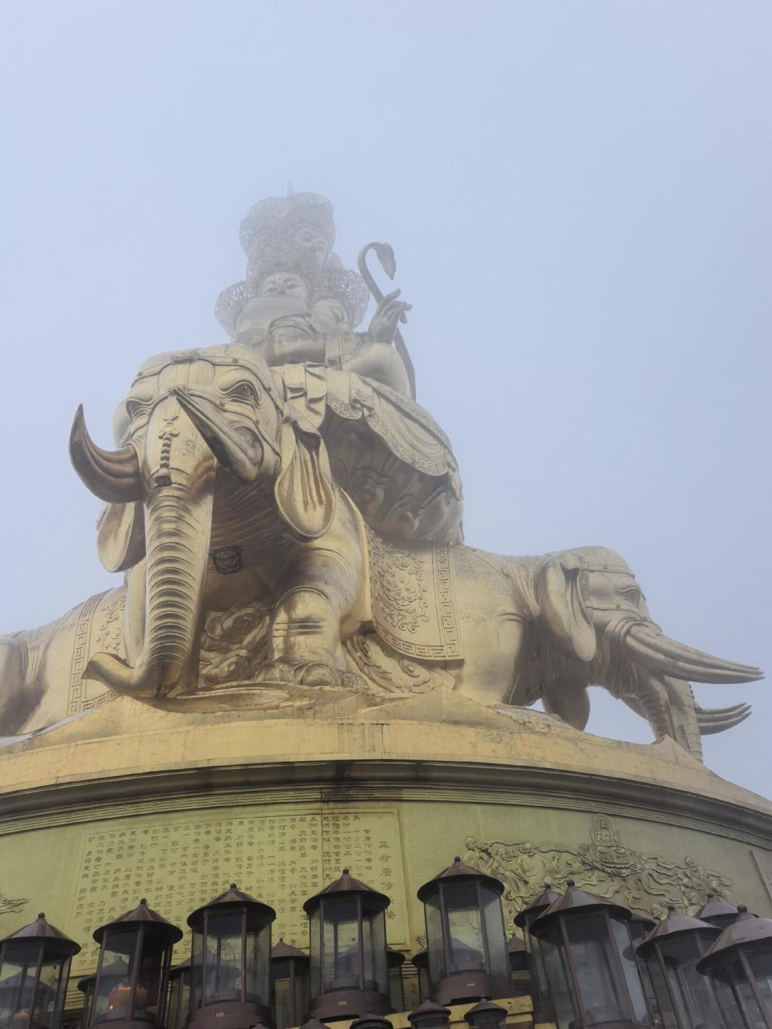 峨眉南线封了满月,北线一场暴雨就关两天:出发去走“半程版”峨眉山前,先算清这三笔账