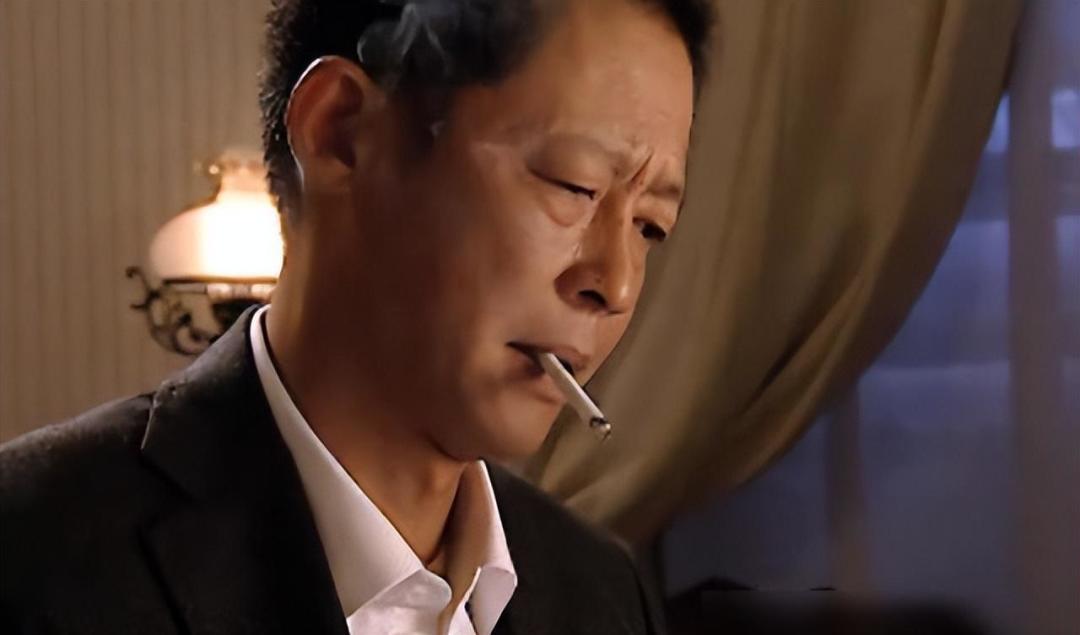 丁元英的账本我全核了一遍:两千万分红被冻结,他揣着两万多进的古城,格律诗一分没拿
