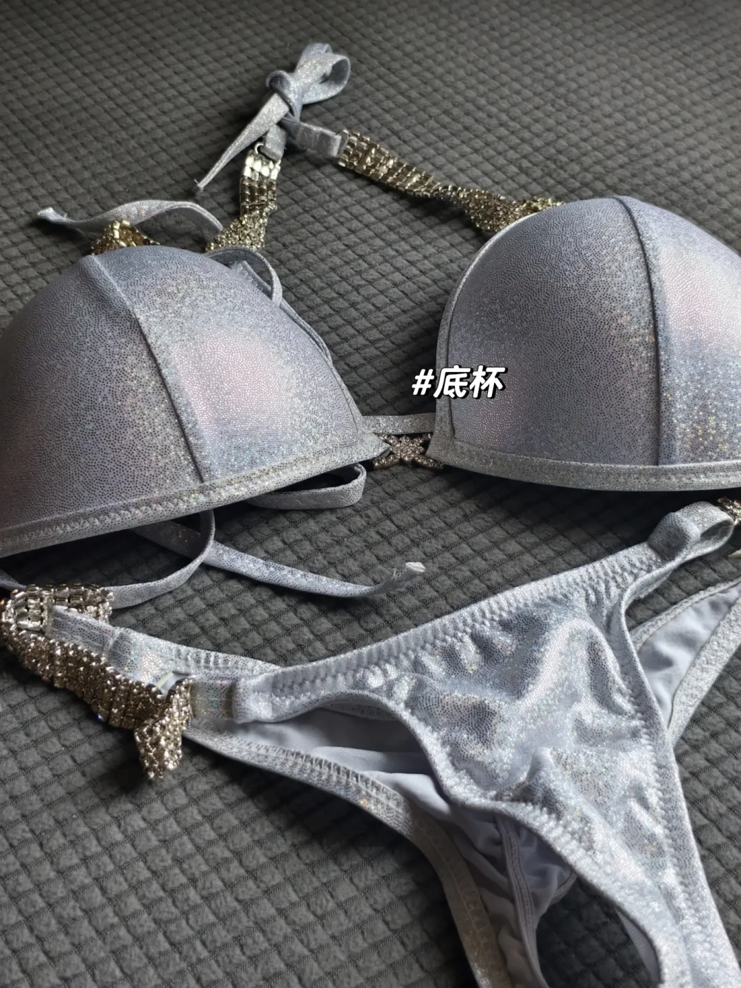 原价1万的赛服二手折价转,DIY贴钻只要30多:第一次打健美比赛的省钱账