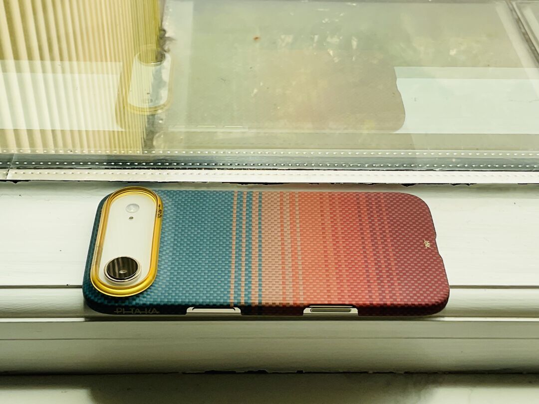 PITAKA的iPhone Air壳,有人183蹲到,有人拿砂纸磨镜头圈:翻完全网真实评价,我把选色和好价线都理清了