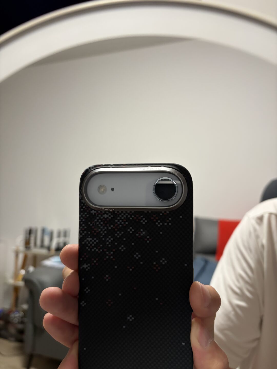 PITAKA的iPhone Air壳,有人183蹲到,有人拿砂纸磨镜头圈:翻完全网真实评价,我把选色和好价线都理清了