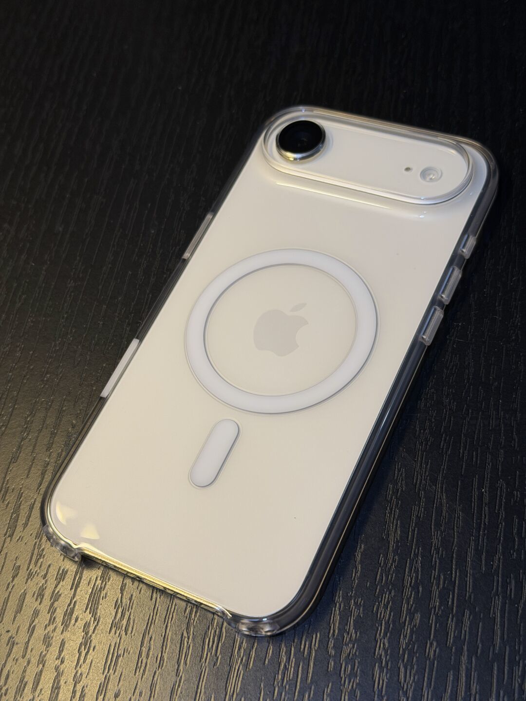 PITAKA的iPhone Air壳,有人183蹲到,有人拿砂纸磨镜头圈:翻完全网真实评价,我把选色和好价线都理清了
