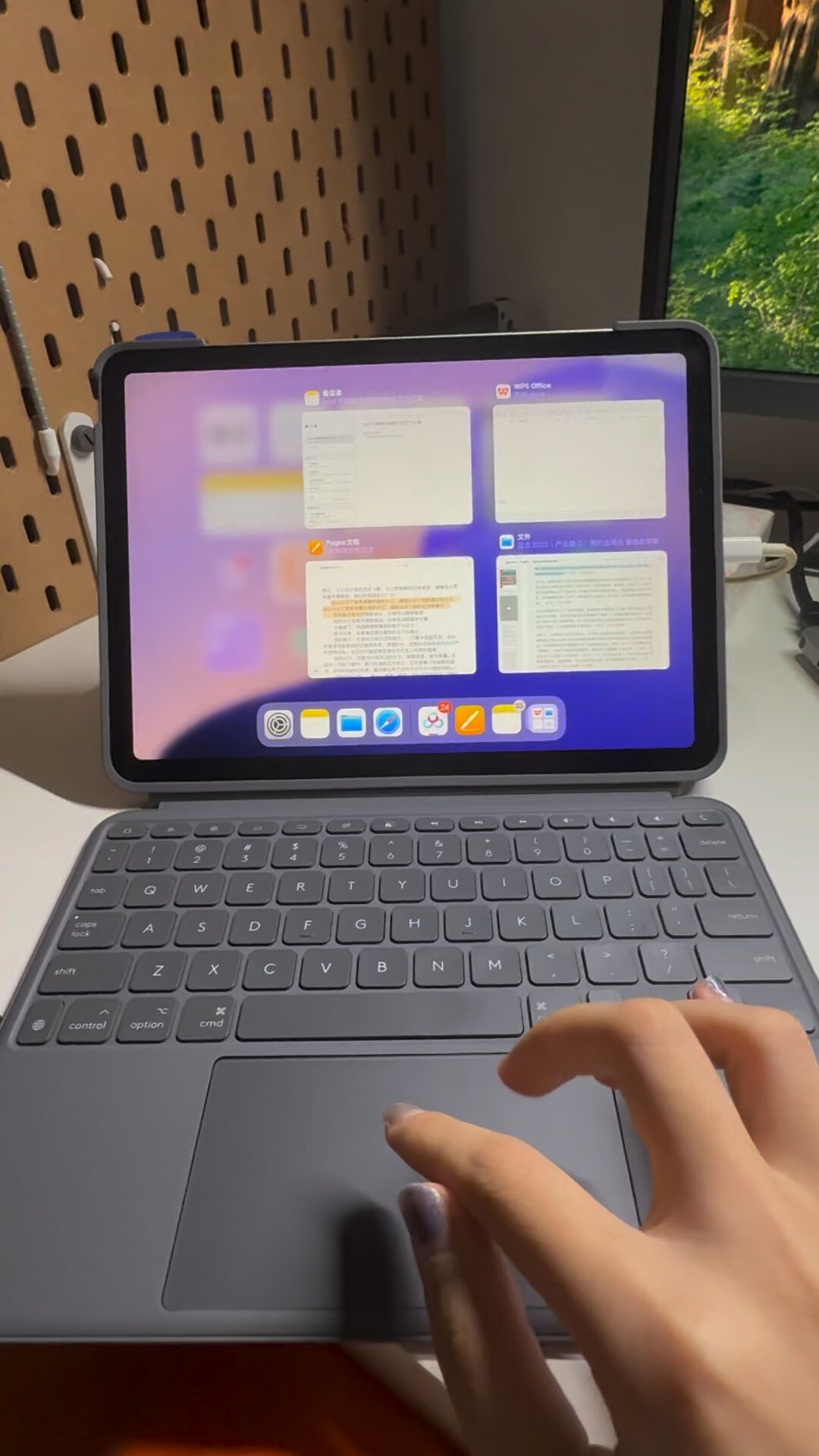 妙控2400、Combo Touch 1400、二手挂450:翻完50多条上手和吐槽帖,开学季给iPad配键盘这笔钱怎么花说清楚了