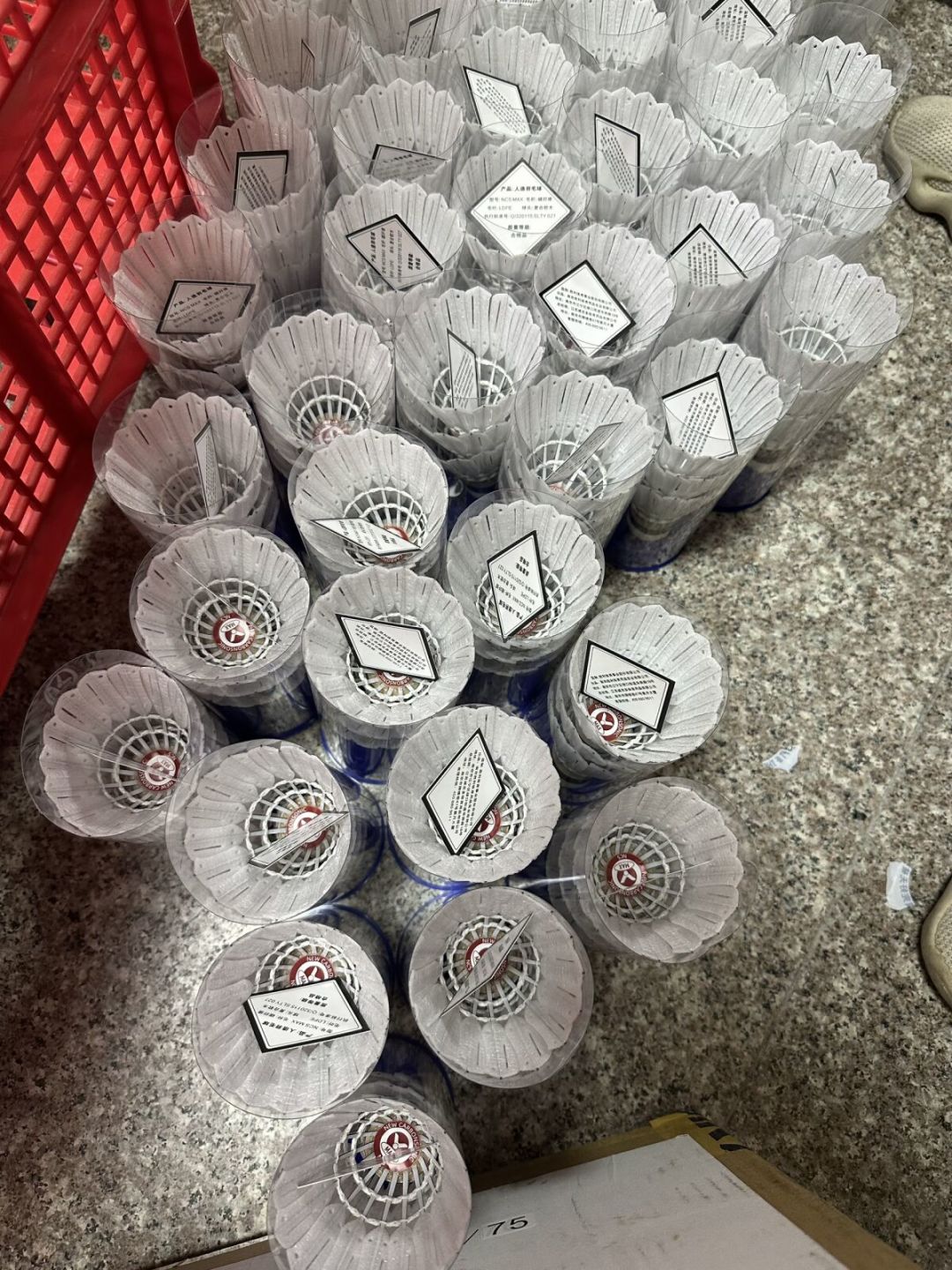 全行业降价只有尤尼克斯在涨:AS-05从275跌到180,假货跌到26.8——世锦赛周补球前先看懂这份价格水位和避坑清单