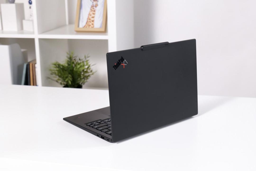 X1 Carbon四个月从13499涨到15299元,入门版核显还缩水了:这1万5怎么花,说清楚三条路