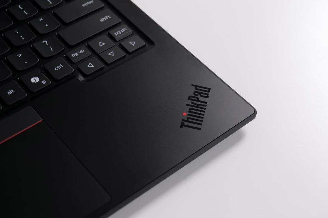 X1 Carbon四个月从13499涨到15299元,入门版核显还缩水了:这1万5怎么花,说清楚三条路