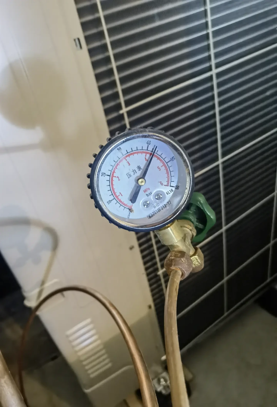 三菱电机中央空调坏了,经销商拉黑、总部只管卖?翻完214条评论的吵架帖,我把总部、经销商、平台的责任地图捋清楚了