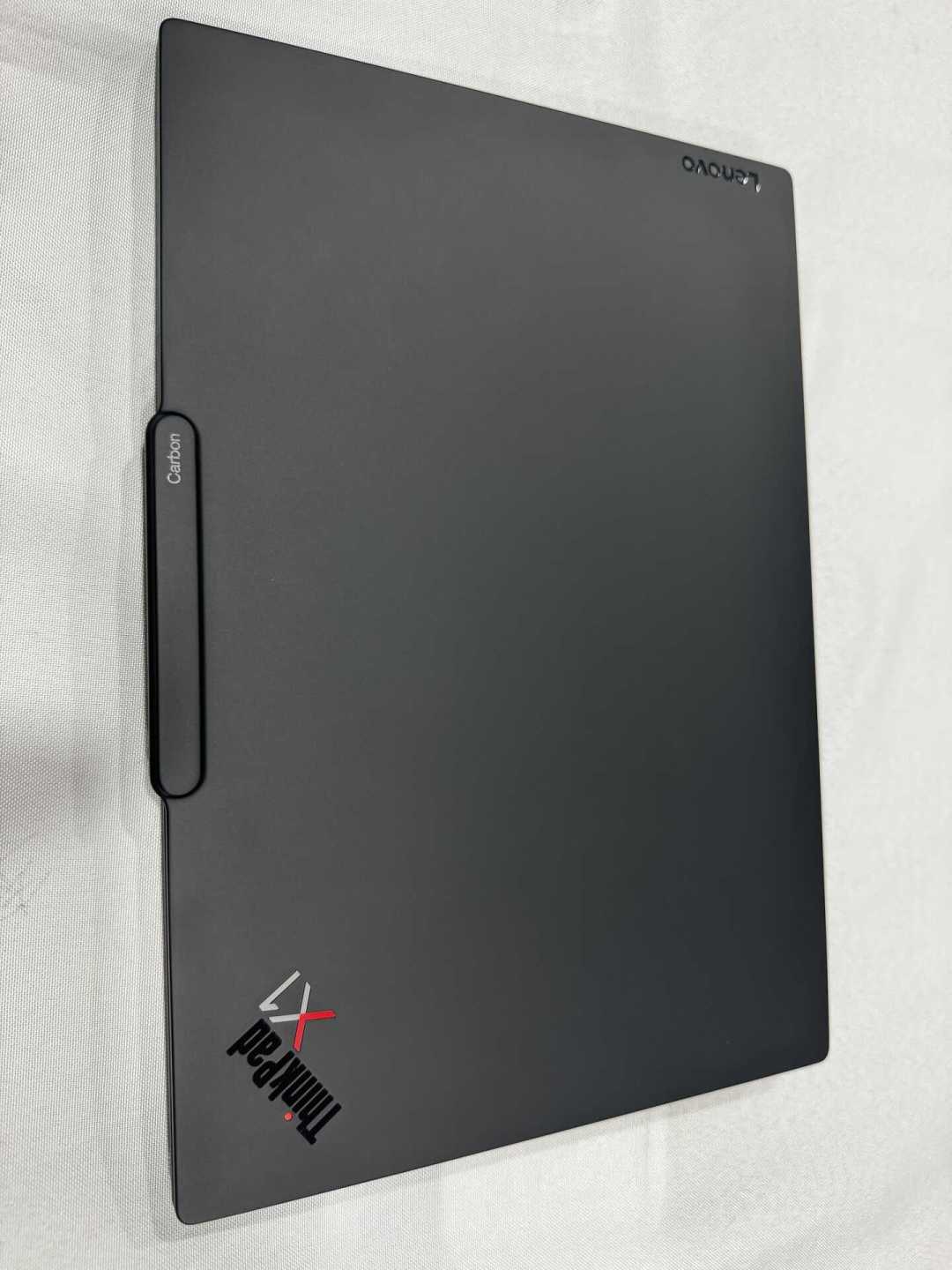 984克、iFixit 9分、入门版涨到15299元:ThinkPad X1 Carbon 2026,这钱到底花在哪儿了