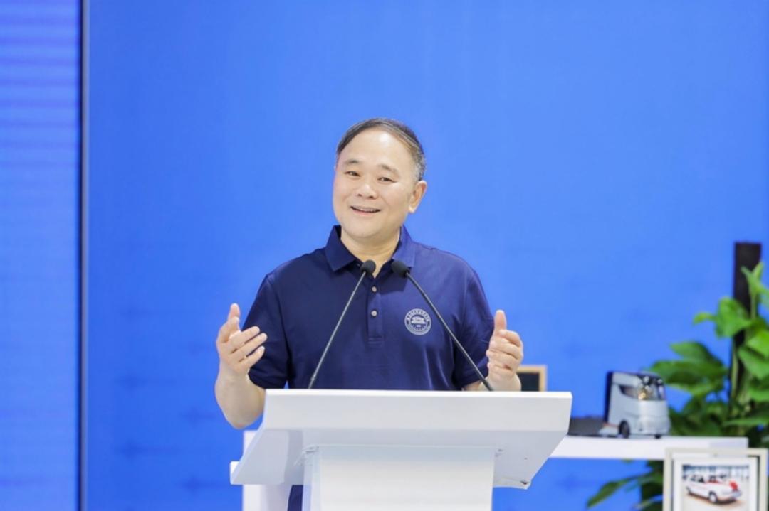 李书福交棒这天,很多人想错了:路特斯从来不在他卸任的那家公司里